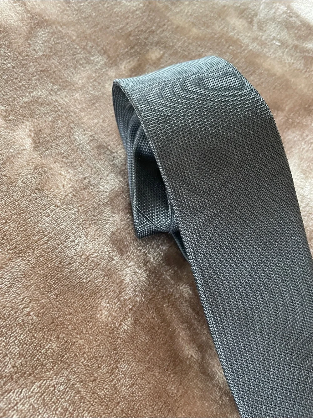 Charles T. Meloy Classic Charcoal Men's Silk Sleek Textured Jacquard Tie
